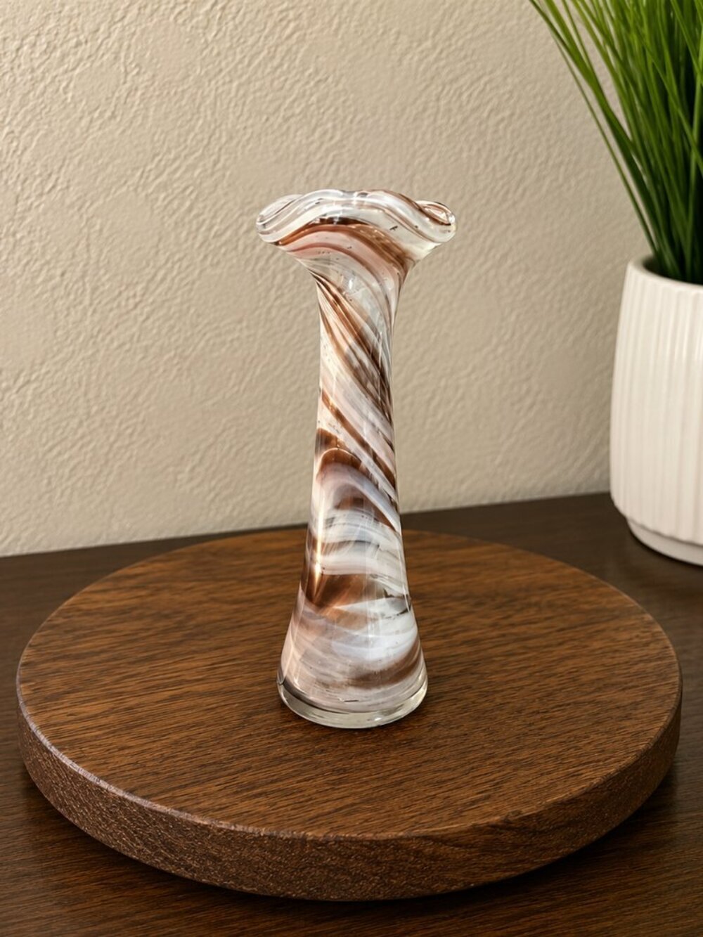 small Swirled Glass Vase ruffle top‎